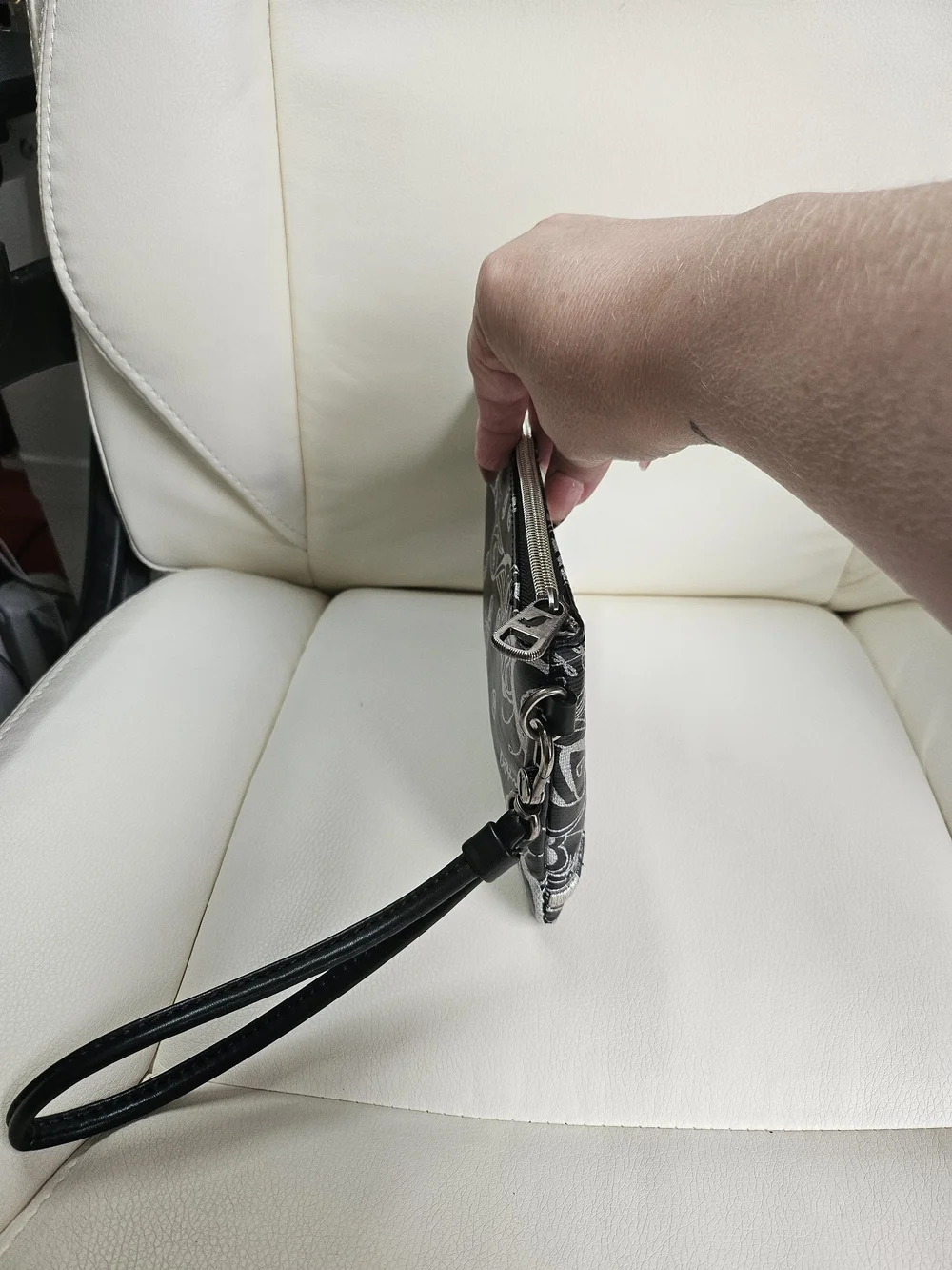 Sakroots Black & White Floral Doodle Wristlet w/Detachable Powerbank